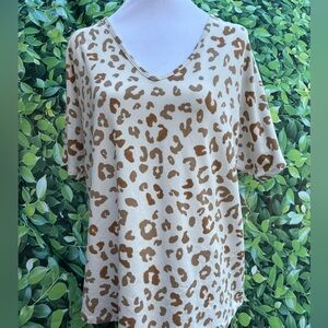 Entro Boutique Tee Leopard Print Small